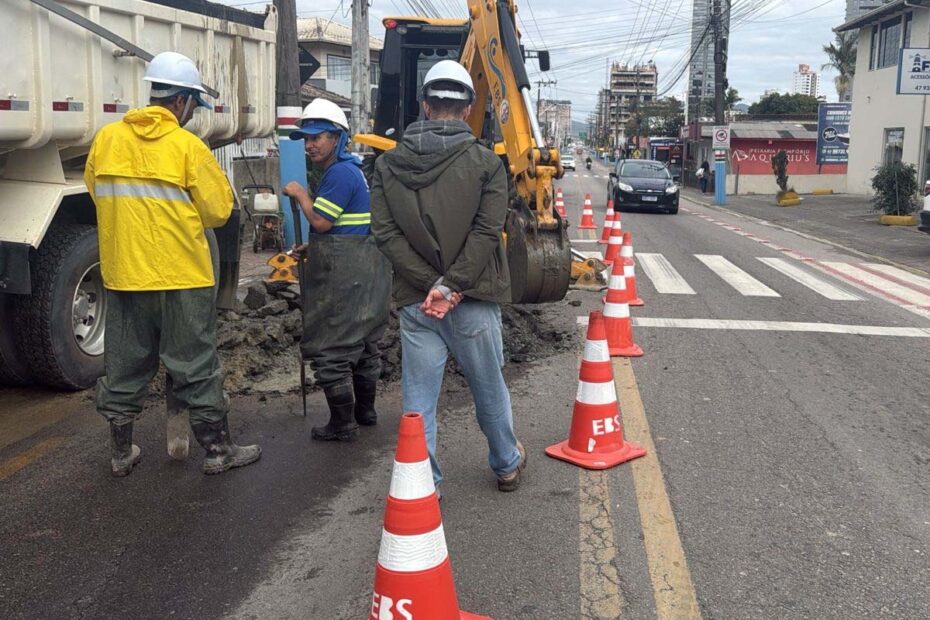 Avenida Governador Celso Ramos porot belo