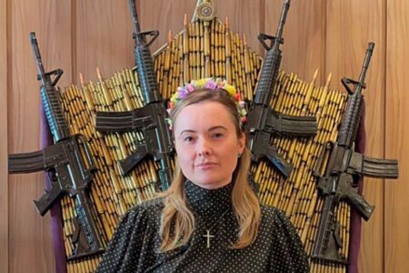 Júlia Zanatta divulga foto cercada de armas e intensifica disputa interna no PL de Santa Catarina