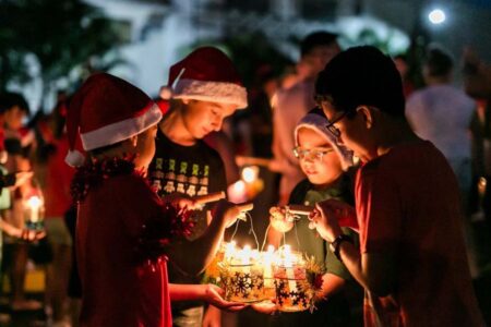 Natal em Pomerode 2025 terá árvore de cristal, neve e artesãos trabalhando ao vivo