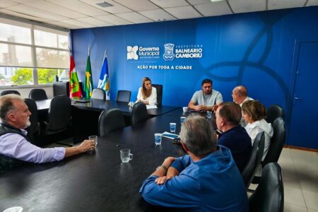 Balneário Camboriú: Juliana Pavan recebe grupo de revisão do Plano Diretor