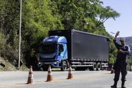 Bombinhas atualiza regras para entrada de ônibus e caminhões