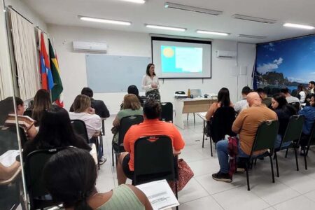 Porto Belo capacita ambulantes e quiosques para o Verão 2025/2026