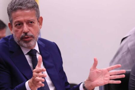 PF faz buscas contra assessora de Arthur Lira na Câmara para apurar desvios de emendas