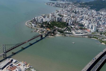 Florianópolis abre concurso público com salários de até R$ 21 mil; veja cargos e datas