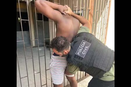 Homem é preso em SC por golpe que usava perfis falsos do ator The Rock para enganar vítimas