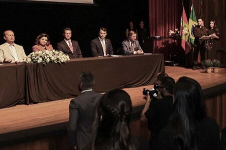 Polícia Civil catarinense recebe 46 novos delegados e 18 psicólogos
