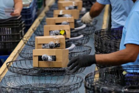 Santa Catarina cresce acima da média nacional em indústria, comércio e serviços