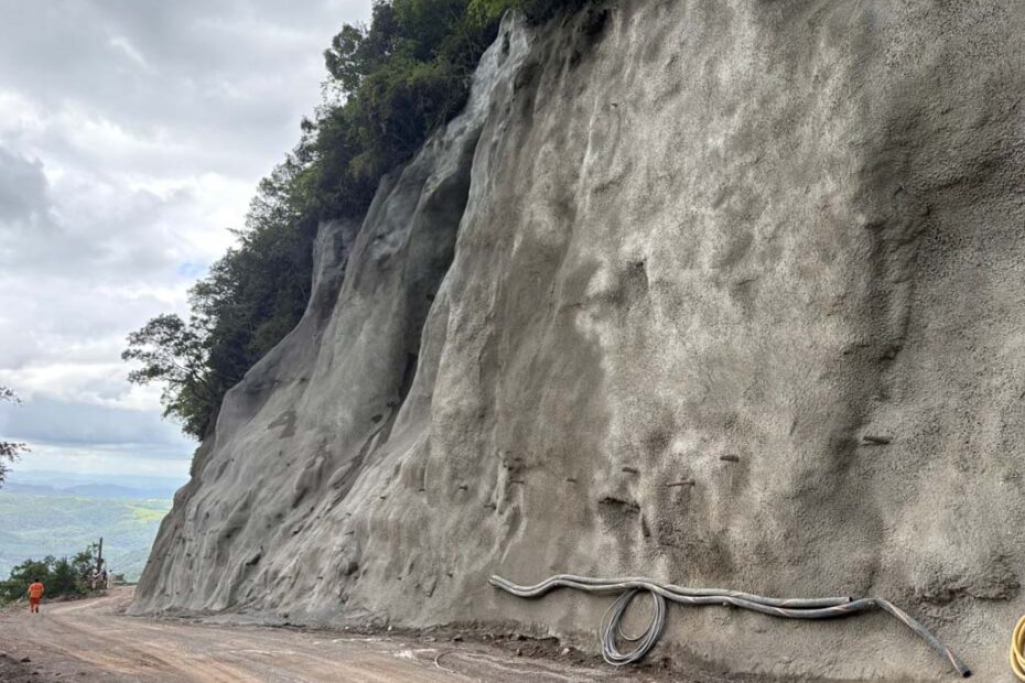 Serra do Corvo Branco obras sc