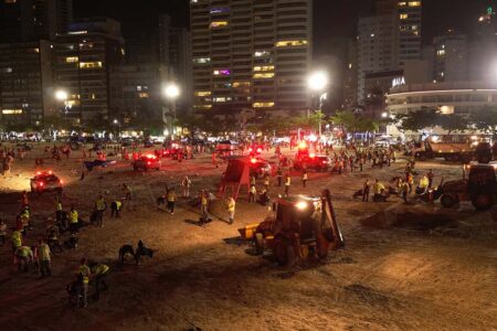 Baln. Camboriú: limpeza da orla após Ano Novo resulta em 25 caminhões de resíduos