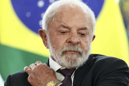 Lula é desaprovado por 50% e aprovado por 47%, mostra pesquisa Meio/Ideia