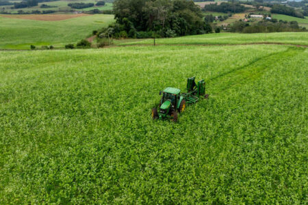 BRDE soma mais de R$ 800 milhões em contratações para o agronegócio de Santa Catarina em 2025