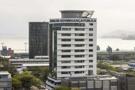 TCE-SC publica edital do concurso público para 20 cargos com salário de R$ 10,5 mil