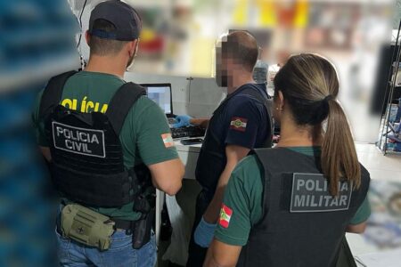 Gaeco cumpre três mandados contra abuso sexual infantojuvenil em Itajaí