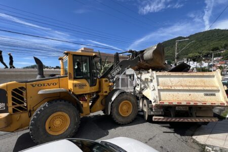 Itajaí recolhe 64 caminhões de entulho em mutirão de limpeza