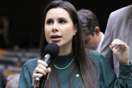 Carol de Toni deixa o PL e deve concorrer ao Senado por outro partido