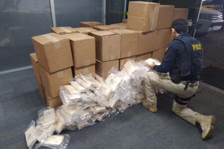 Polícia mira responsáveis por logística de 1,3 tonelada de cocaína apreendida em Itajaí