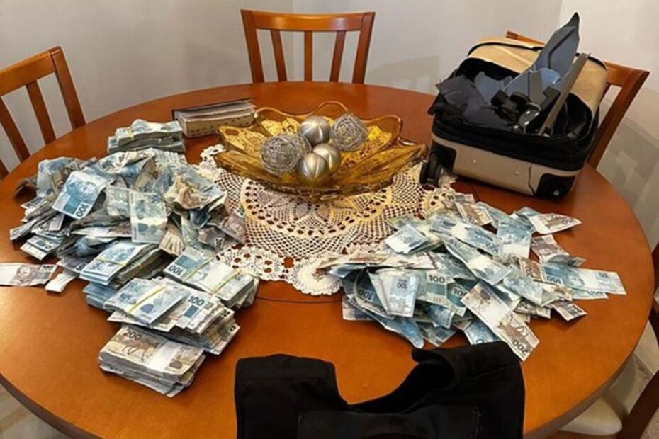 policia federal dinheiro pela janela balneario camboriu