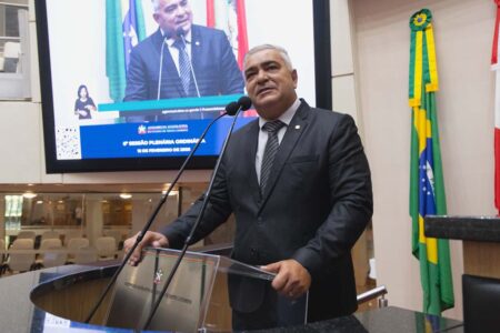 Deputado catarinense vai acionar a justiça contra escola de samba carioca por homenagem a Lula