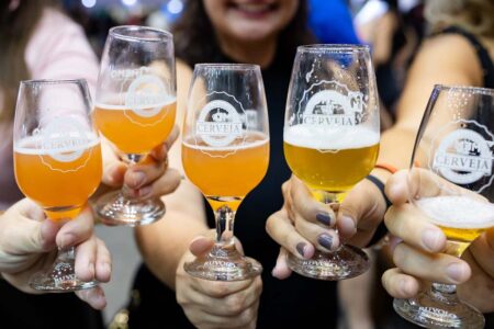 Degusta Cervejas do Brasil, em Blumenau, reúne 200 cervejarias de 12 estados
