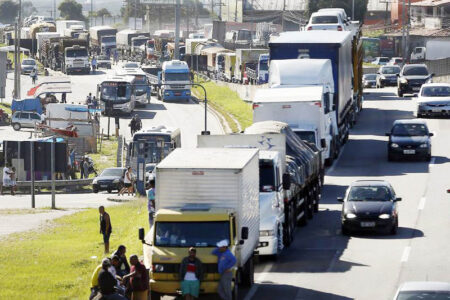 Greve dos caminhoneiros ameaça paralisar o País e vira pesadelo político para Lula