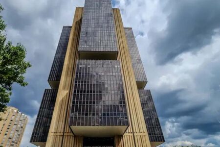 Dirigentes do Banco Central teriam recebido mesada de Vorcaro para ajudar Master