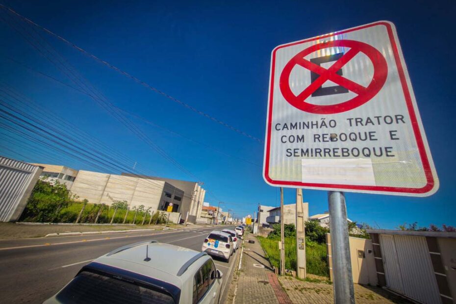 caminhao conteiner corredor logistico navegantes