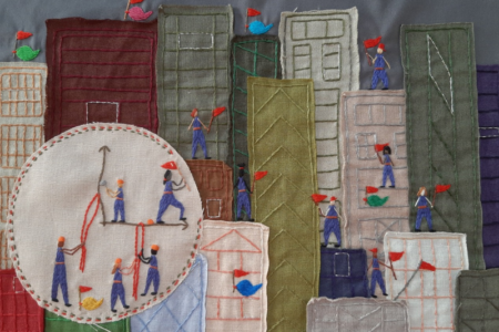 Exposição ‘O Fio e o Som do Trabalho’ apresenta bordados sobre o mundo do trabalho na Biblioteca Pública