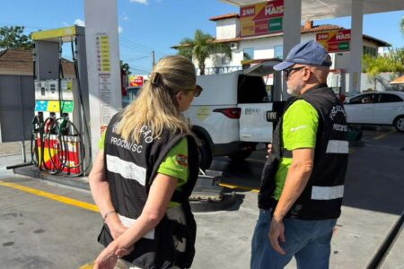 Após não reduzirem os preços, Procon notifica postos de combustíveis de Santa Catarina