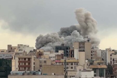 Israel ataca sede da presidência em Teerã e ameaça incursão terrestre no Líbano