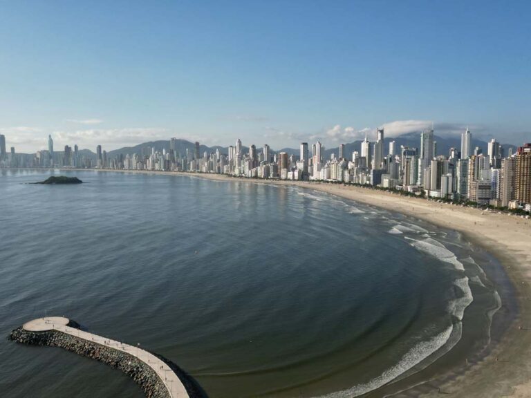 balneario camboriu praia