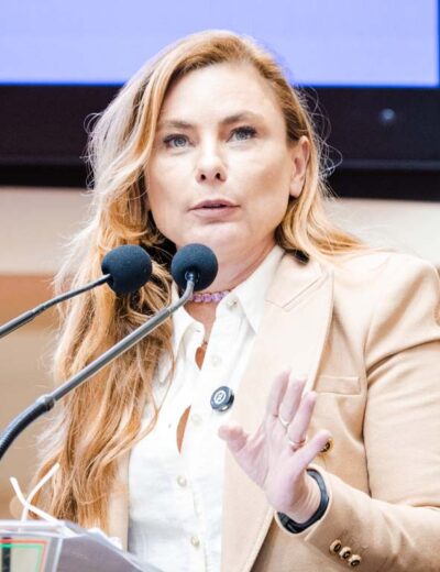 Paulinha quer criação de comissão para análise de projetos voltados à proteção da mulher