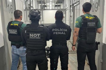 Operação deflagrada apura entrada irregular de smartwatches no sistema prisional de Joinville