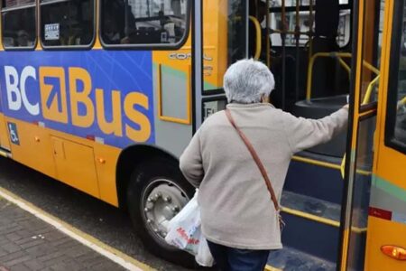 TCE-SC suspende edital de contratação de empresa para transporte coletivo gratuito em Balneário Camboriú