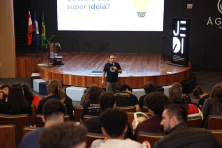 Mais de 60 participantes iniciam jornada de empreendedorismo e inovação em Joinville/SC