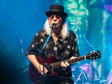 Morre Luiz Carlini, ex-guitarrista de Rita Lee, aos 73 anos; músico é um ícone do rock