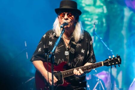Morre Luiz Carlini, ex-guitarrista de Rita Lee, aos 73 anos; músico é um ícone do rock