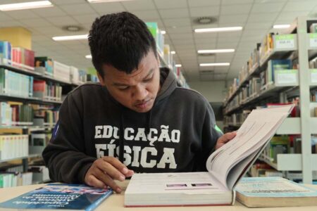 Governo de SC antecipa renovação do Universidade Gratuita e orienta estudantes sobre novas regras