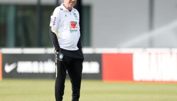 Ancelotti ensaia novo esquema e testa mudanças no time titular da seleção