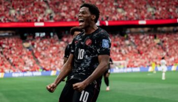 Canadá desencanta e dá uma surra no Catar em jogo marcado por lesão assustadora