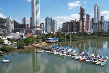 Itajaí 166 anos: conheça Fazenda, um dos bairros mais valorizados da Peixeira