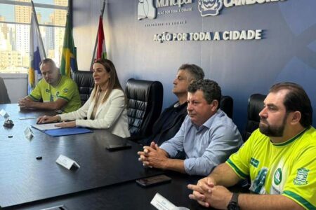 Balneário Camboriú: Juliana Pavan sanciona lei que regulamenta comércio ambulante
