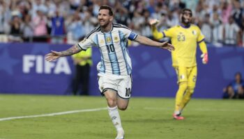 Messi dá espetáculo, iguala Klose como maior artilheiro das Copas e faz Argentina encantar