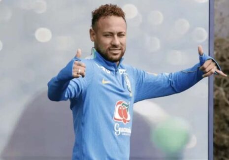 Neymar fará novo exame nos EUA e pode voltar a treinar semana que vem, diz Ancelotti