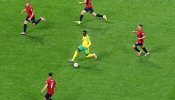 República Tcheca sai na frente, mas África do Sul arranca empate e mantém sonho de vaga na Copa