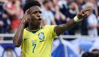 Vini Jr. faz dois, Brasil goleia a Escócia com jogo convincente e avança como líder