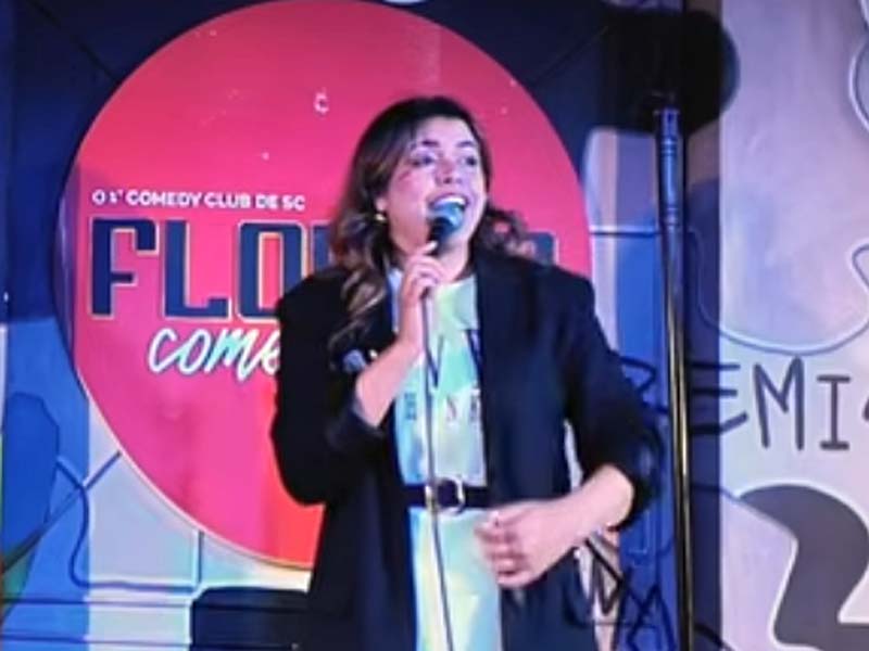 Fernanda Arantes comediante cadeirada