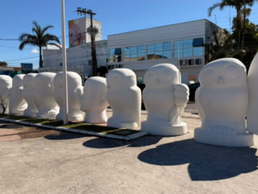 Coruja Parade reúne artistas e abre programação do fim de semana em Navegantes