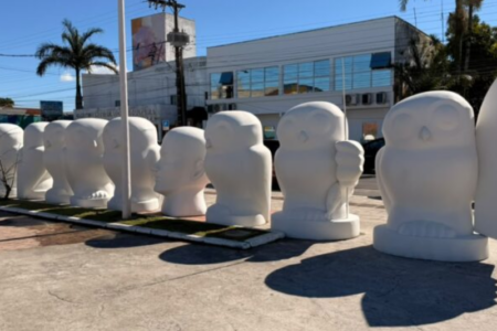 Coruja Parade reúne artistas e abre programação do fim de semana em Navegantes