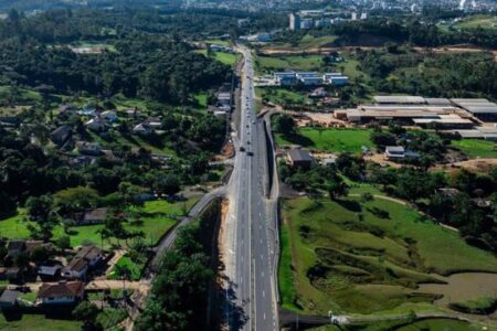 Secretaria do Governo Jorginho Mello é multada por falhas em contratação para recuperação de rodovias
