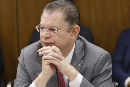 Assessores de Sóstenes Cavalcante, líder do PL na Câmara, são alvo da PF por suposto desvio de cota parlamentar